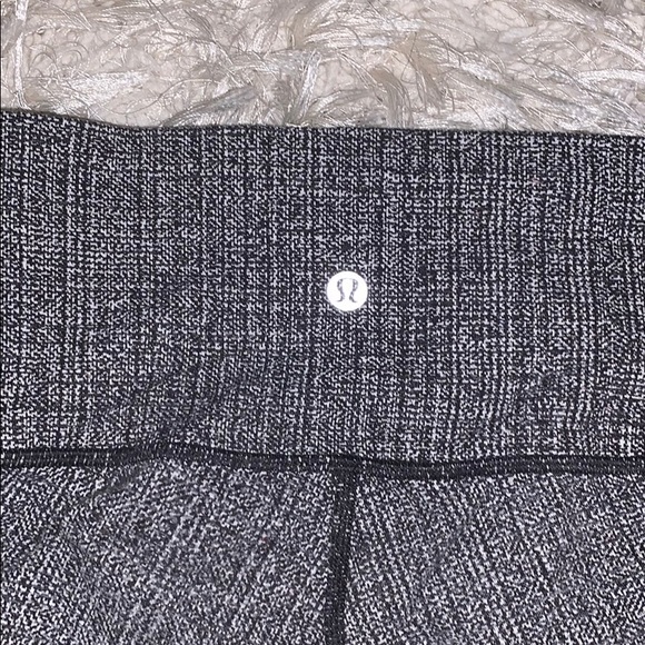 Lululemon grey patterned leggings 2 - Picture 2 of 4